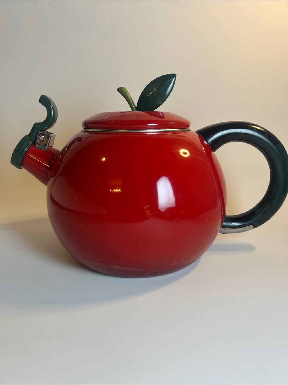 Vintage cute Red Apple-Shaped Teapot with Green Accents - Home Kitchen